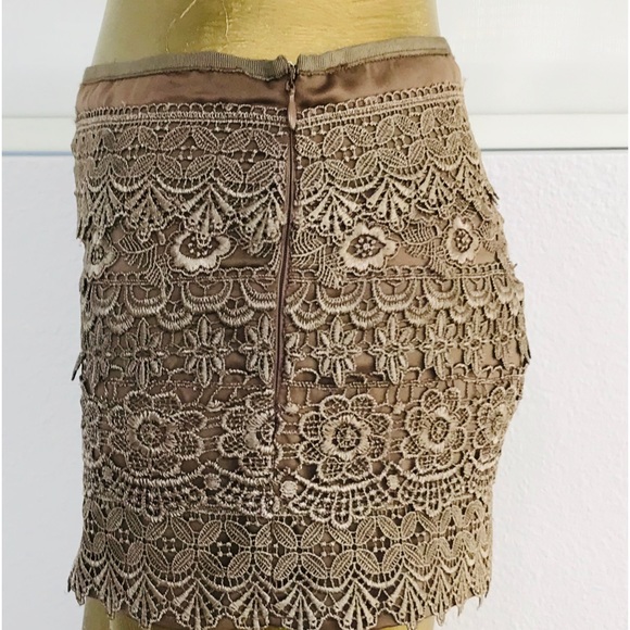 SAN SOUCI Champagne Golden Scalloped LACE SHORTS NWOT Small - Picture 6 of 8